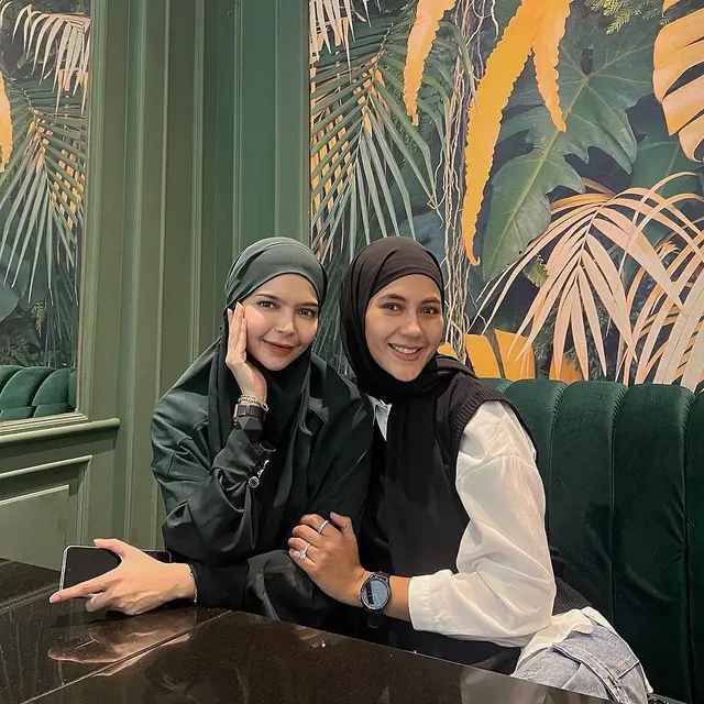 7 Potret Paula Verhoeven yang Makin Sering Tampil Berhijab, Banjir Pujian