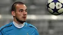 Playmaker Inter Milan asal Belanda Wesley Sneijder bersiap jelang laga kontra Bayern Muenchen dalam leg kedua babak 16 besar Liga Champions di Munich, 14 Maret 2011. AFP PHOTO/JOHN MACDOUGALL