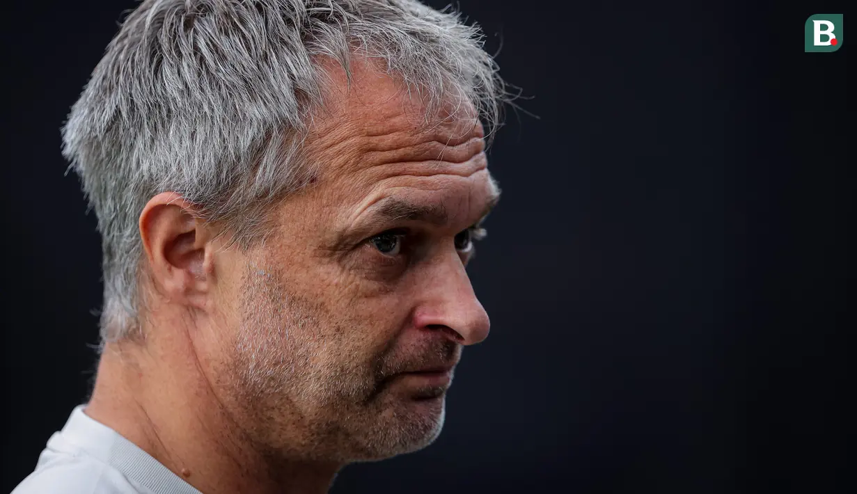 <p>Pelatih kepala Timnas Jerman U-17, Christian Wueck memberikan keterangan saat latihan resmi menjelang laga perempat final Piala Dunia U-17 2023 melawan Timnas Spanyol U-17 yang berlangsung di Stadion Madya, Senayan, Jakarta, Kamis (23/11/2023). (Bola.com/Bagaskara Lazuardi)</p>