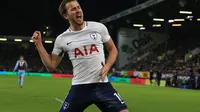 Penyerang Tottenham Hotspur, Harry Kane, membutuhkan satu gol lagi untuk mencetak sejarah di Premier League. (AFP/Lindsey Parnaby)