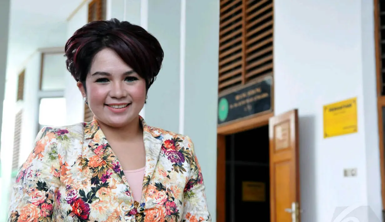 Alasan kerap melakukan kekerasan dalam rumah tangga dipakai penyanyi Joy Tobing untuk memohon perceraian terhadap suaminya Daniel Sinambela pada 1 Juli 2013. (Liputan6.com/Panji Diksana) 