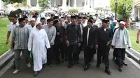 Jokowi Temui 130 Kiai Jawa Timur di Istana Merdeka