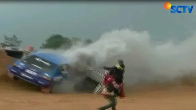 Detik-Detik Mobil Terbakar di Rally Offroad Tangerang