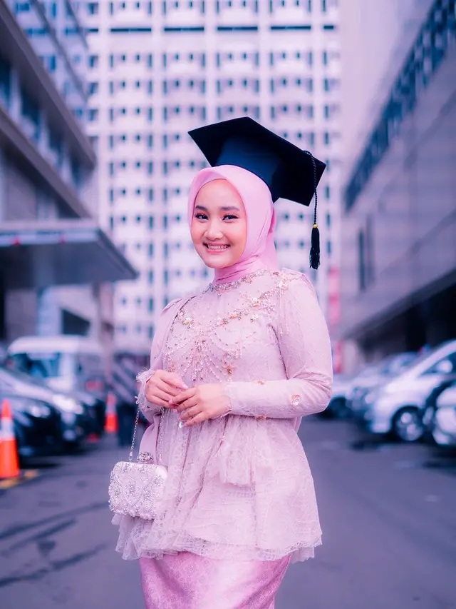 Wisuda Fatin Shidqia Lubis
