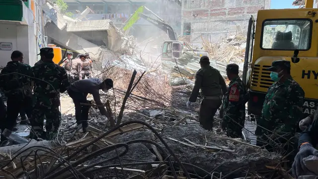 Tim SAR Gabungan Terus Cari Korban Hilang Reruntuhan Bangunan Ponpes Al Khoziny Sidoarjo