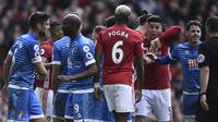 Laga Manchester United kontra Bournemouth diwarnai pertikaian antara Zlatan Ibrahimovic dan Tyrone Mings. (AFP/Oli Scarff)