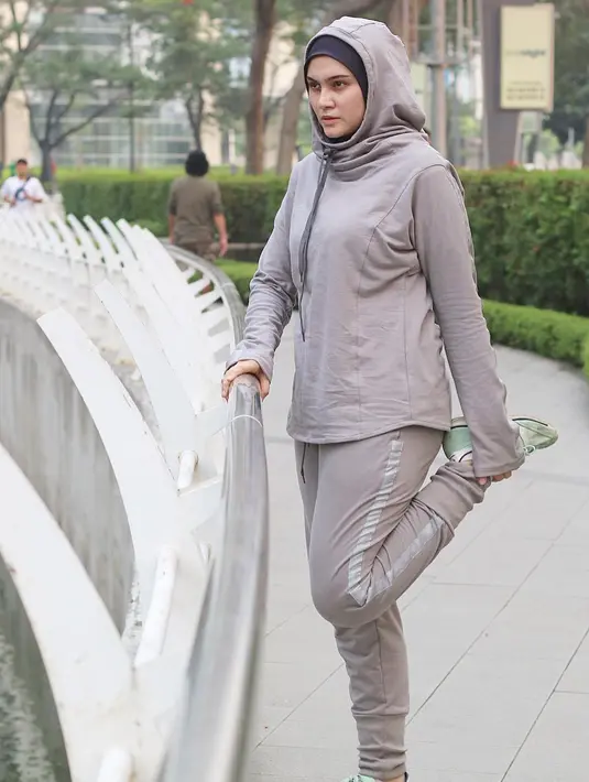 (Instagram/zeezeeshahab)