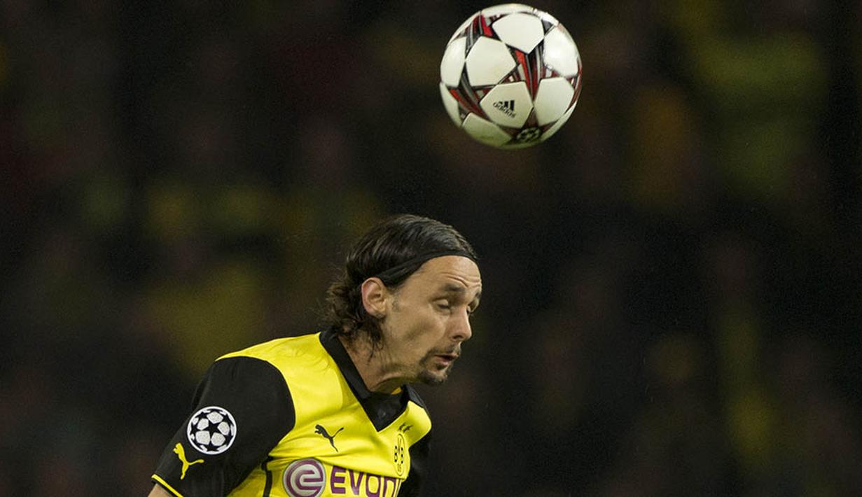 4. Neven Subotic - Lini belakang menjadi titik lemah bagi Liverpool musim ini. Subotic bisa menjadi pilihan bagi Klopp untuk menggeser posisi Martin Skrtel yang kemampuannya sudah menurun. (AFP/John Macdougall)