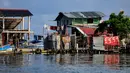 Setiap tahun, terutama saat angin kencang menerpa laut pada bulan November dan Desember, air memenuhi jalan dan masuk ke rumah-rumah. (MARTIN BERNETTI / AFP)