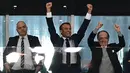 Presiden Prancis, Emmanuel Macron berselebrasi setelah timnas negaranya menang atas Belgia pada laga semifinal Piala Dunia 2018 di St Petersburg Stadium, Selasa (10/7). Prancis lolos ke final setelah mengalahkan Belgia 1-0. (Giuseppe CACACE/AFP)