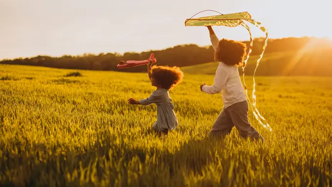 Ilustrasi anak bermain