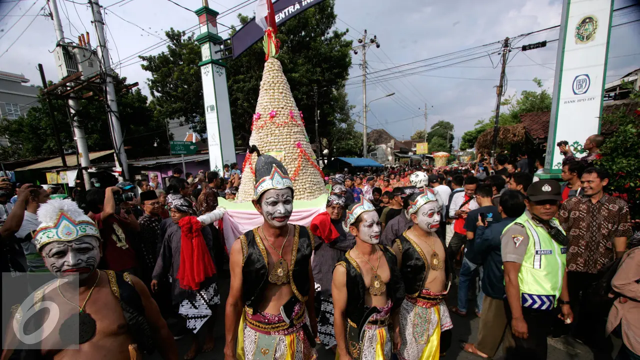 20160919- Gunungan Bakpia Siap Jadi Rebutan-Merti Bakpia-Yogya- Boy Harjanto