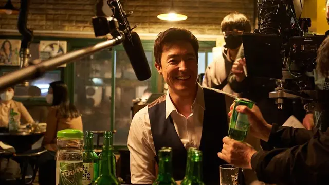 Di balik layar film Korea Confidential Assignment 2: International. (Foto: CJ ENM via Soompi)