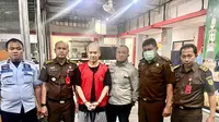 Kejaksaan Negeri Jakarta Pusat berhasil menangkap buron Sean William Henley, terpidana kasus dugaan tindak pidana perbankan.  (dok Kejaksaan)