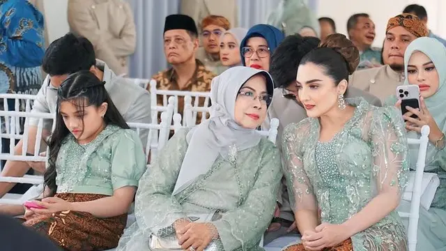 Ashanty dan Aurel Hermansyah saat Hadir Kondangan Keluarga. [@ashanty_ash]