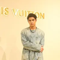 Al Ghazali di acara Louis Vuitton. [Adrian Putra/Fimela]