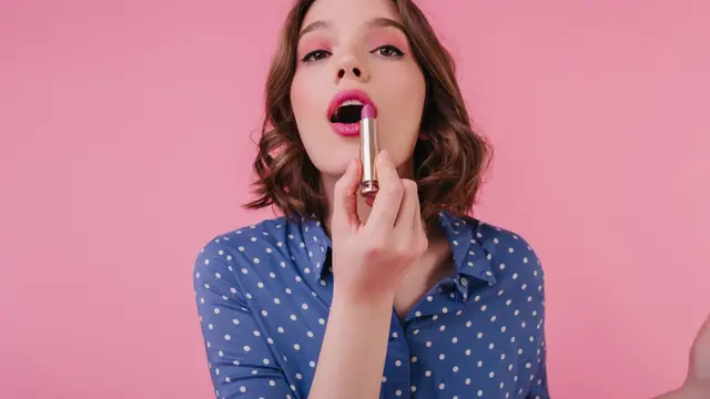 Rahasia Makeup Tetap On-Point, Begini Cara Touch Up Biar Fresh Seharian - 7