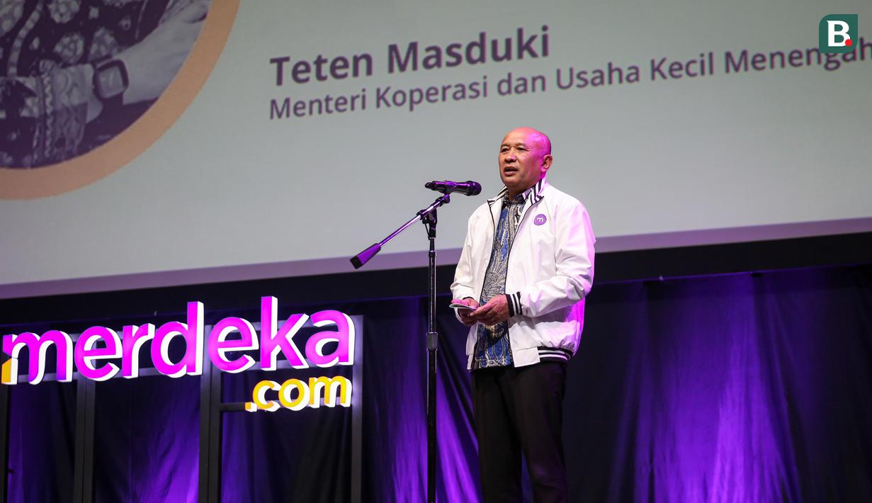 Menteri Koperasi dan Usaha Kecil dan Menengah Indonesia, Teten Masduki memberikan sambutan saat Perayaan Hari Jadi dan Grand Launching Logo Baru Merdeka.com yang berlangsung di SCTV Tower, Senayan, Jakarta, Selasa (21/02/2023). (Bola.com/Bagaskara Lazuardi)