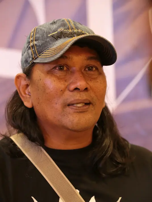 Dalam perbincangan itu, Herning Sukendro alias Ken Ken teringat betul yang diucapkan oleh ayah Vino G Bastian sebagai penulis cerita tersebut. Bastian saat itu menceritakan sosok yang pas memerankan tokoh Wiro. (Adrian Putra/Bintang.com)