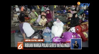 Sebanyak 200 warga Pulau Sebesi memilih bertahan di rumah yang terdampak tsunami untuk menjaga harta benda.