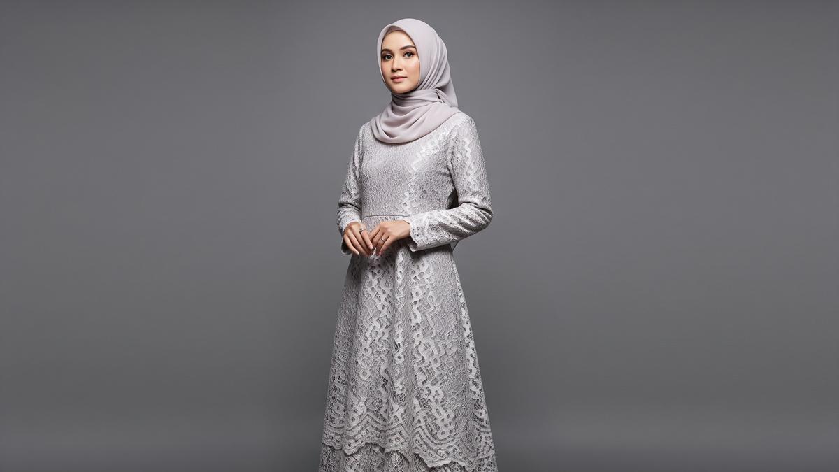 7 Model Gamis Brokat Simple Tanpa Payet Tapi Tetap Mewah, Pesona Minimalis yang Elegan