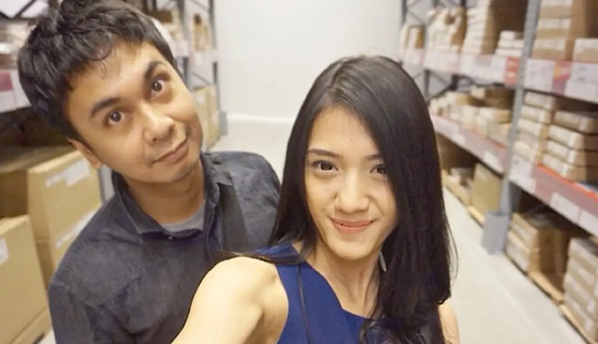 Seperti yang dilansir dari Liputan6.com, di The Hall Senayan City, Jakarta Pusat, beberapa waktulalu Dika pernah mengatakan bahwa ia berharap pernikahannya ini bisa menginspirasi para jomblo. (Instagram/anissaaziza)