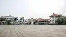 Suasana area Museum Fatahillah yang sepi di kawasan wisata Kota Tua, Jakarta, Sabtu (15/5/2021). Pemerintah Provinsi DKI Jakarta menutup kawasan wisata Kota Tua untuk mengurangi kerumunan selama libur Lebaran 2021. (Liputan6.com/Faizal Fanani)