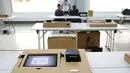 Komputer untuk pemungutan suara digital terlihat selama persiapan pemilihan presiden mendatang di sebuah TPS di Panama City, Panama (3/5/2019). (Reuters/Carlos Jasso)