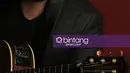 Saat berbincang dengan Bintang.com beberapa waktu lalu, anak musisi ini mengaku belajar gitar dari guru bahasa waktu masih SD. Meski dirumah banyak alat musik, ia megaku tidak diajari. (Galih W. Satria/Bintang.com)
