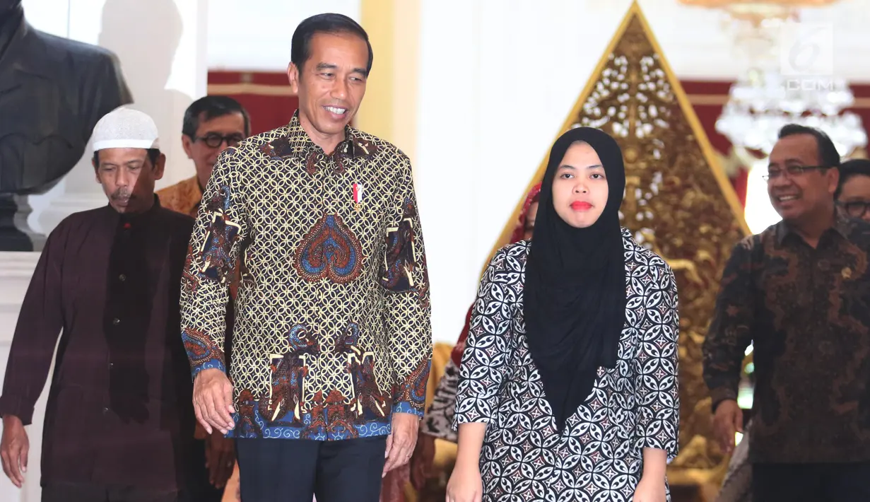 Presiden Joko Widodo menerima kedatangan Siti Aisyah di Istana Merdeka, Jakarta, Selasa (12/3). Siti dibebaskan dari dakwaan hukum kasus pembunuhan Kim Jong Nam di Pengadilan Tinggi Shah Alam, Kuala Lumpur, Malaysia. (Liputan6.com/Angga Yuniar)
