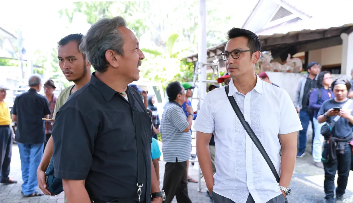 "Saya mengenal sosok beliau saya belum terjun (ke dunia hiburan) bahkan, aktu beliau jadi Jendral Sudirman," ucap Gunawan, Rabu (18/4/2018).  (Adrian Putra/Bintang.com)