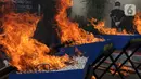 Hasil pemusnahan ini dilakukan dari hasil penindakan Bea Cukai Bekasi bersama sama dengan Stakeholder baik, Pemerintah Kota/Kabupaten Bekasi, Polres Metro Bekasi dan Kota Bekasi, Satpol-PP, dan KOREM 051/Wijayakarta. (merdeka.com/Imam Buhori)