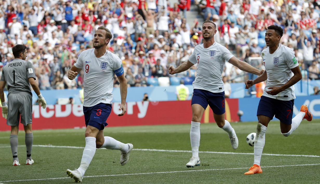 Striker Inggris, Harry Kane, merayakan gol yang dicetaknya ke gawang Panama pada laga grup G Piala Dunia di Stadion Nizhny Novgorod, Nizhny Novgorod, Minggu (24/6/2018). Inggris menang 6-1 atas Panama. (AP/Antonio Calanni)