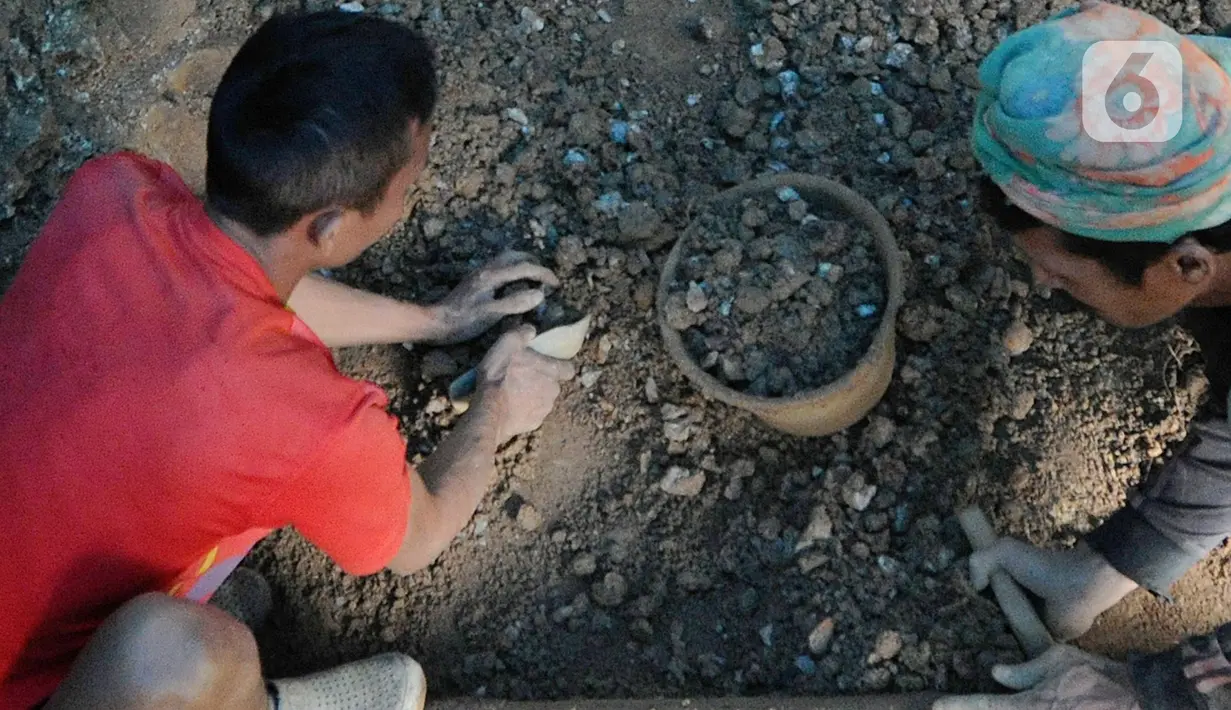 Dalam sehari menambang, hasil yang didapat tak menentu. namun jika beruntung, mereka akan mendapat emas seberat 25 hingga 30 kilogram. (merdeka.com/Arie Basuki)