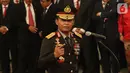 Komjen Pol Idham Azis memberikan isyarat saat upacara pelantikannya sebagai Kapolri di Istana Negara, Jakarta, Jumat (1/11/2019). Idham Azis dilantik menjadi Kapolri menggantikan Tito Karnavian yang diangkat menjadi Mendagri. (Liputan6.com/Angga Yuniar)