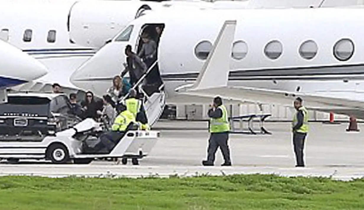 Mengenai proses perceraian Jolie dan Pitt beserta hak asuh anak yang juga menjadi perdebatan selama ini belum ditemukan titik akhirnya. (doc.dailymail.com)