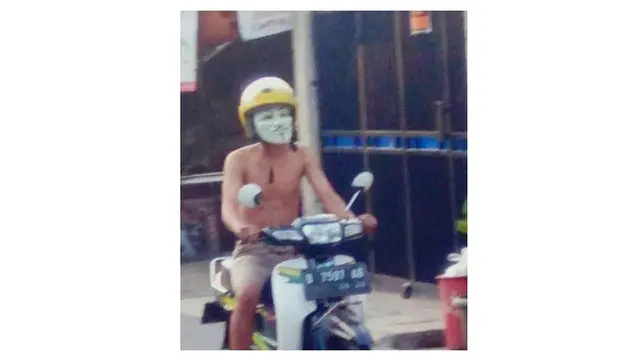 6 Kelakuan Bapak-Bapak saat Pakai Topeng Ini Bikin Tepuk Jidat