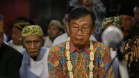 Kebahagiaan pun diungkapkan Cahya terkait pernikahan Nani dan Ajip. Namun ketika ditanya soal bulan madu, Cahya tak menjawab dengan pasti. Ia hanya mengatakan pengantin baru itu masih ada di Cirebon. (Adrian Putra/Bintang.com)