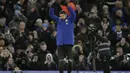 Diam-diam Olivier Giroud sudah mengenakan jaket The Blues di Stamford Bridge setelah didatangkan dari Arsenal dengan banderol sekitar 18 juta pound sterling. (AP/Tim Ireland)