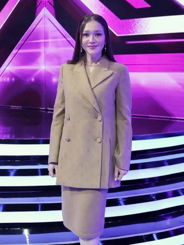 5 Potret Maia Estianty saat Jadi Juri X Factor, Disebut Mirip Anya Geraldine