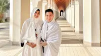 Sering menghabiskan waktu berdua, beberapa waktu lalu Baim dan Paula juga melakukan ibadah umrah bersama. Pasangan ini juga membagikan momen umrah di akun Instagram masing-masing.(Liputan6.com/IG/@paula_verhoeven)