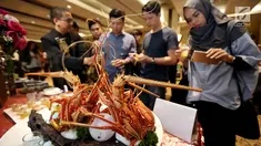 Salah satu makanan yang disajikan dalam festival kuliner "Flavors of The World" di Jakarta, Jumat (3/11). Festival kuliner internasional ini menampilkan menu dari berbagai belahan dunia dan berlangsung selama November 2017. (Liputan6.com/Johan Tallo)