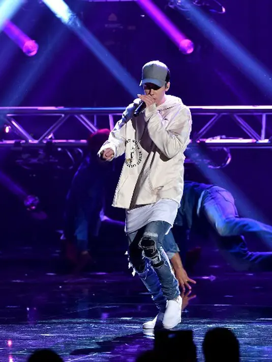Justin kembali mendominasi adlam chart musik lantaran kolaborasinya bersama Luis Fonsi, Despacito. Untuk tak heran jika Justin kerap sering diminta menyanyikan lagu berbahasa Spanyol tersebut. (AFP/Bintang.com)