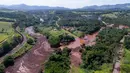 Pemandangan udara akibat banjir yang dipicu jebolnya bendungan di Brumadinho, Brasil, Jumat (25/1). Air cokelat bercampur lumpur membanjiri daerah di bawahnya. (Bruno Correia/Nitro via AP)