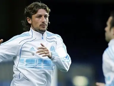 Bek Marseille Gabriel Heinze sedang berlatih di Stamford Bridge pada 27 September 2010 jelang laga kontra Chelsea di ajang Liga Champions. AFP PHOTO/IAN KINGTON