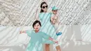Enggak kalah dari sang mama, si sulung Nastusha juga terlihat cantik dalam balutan dress biru senada.  (Instagram/chelseaoliviaa).