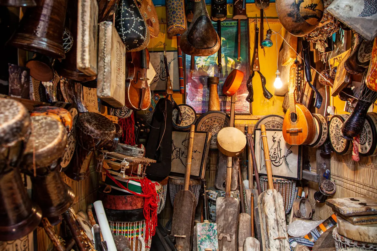 Ilustrasi alam musik tradisional
