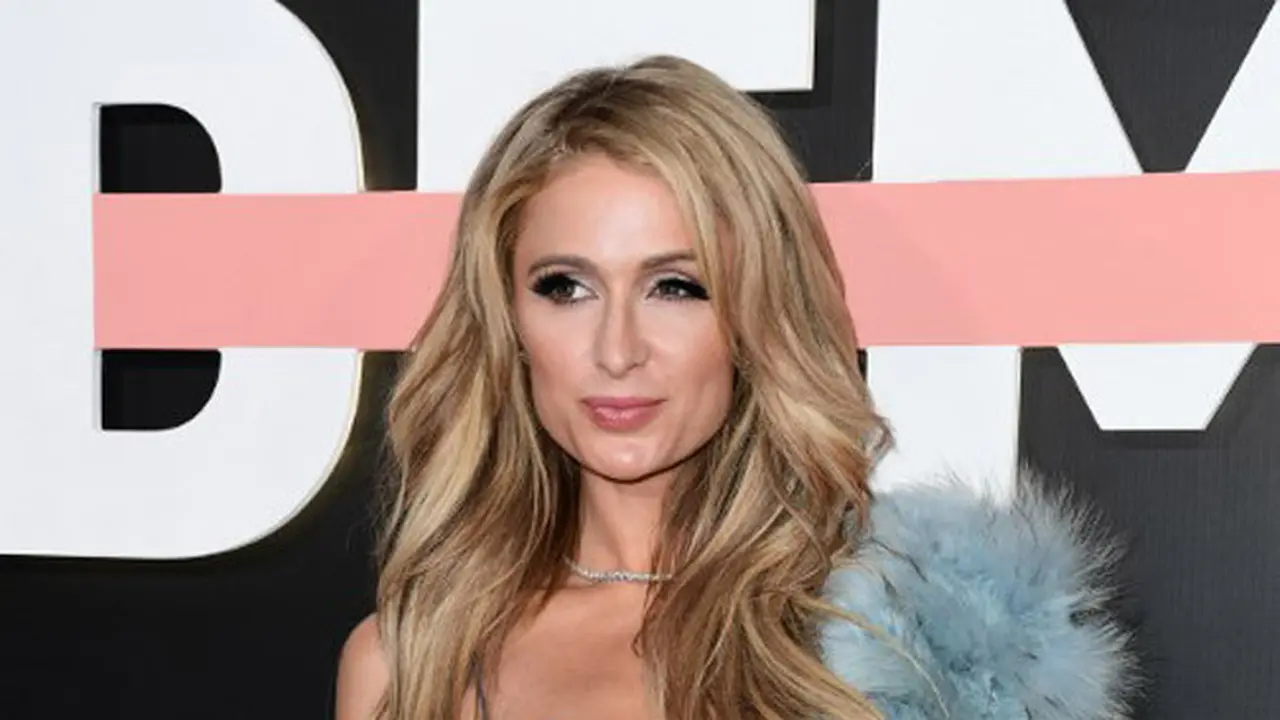 [Bintang] Paris Hilton