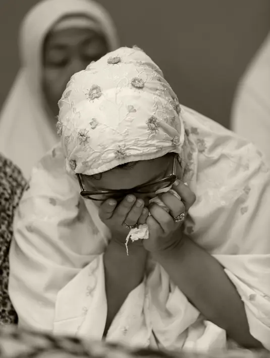 Jenazah Yanni Libels disemayamkan di rumahnya.