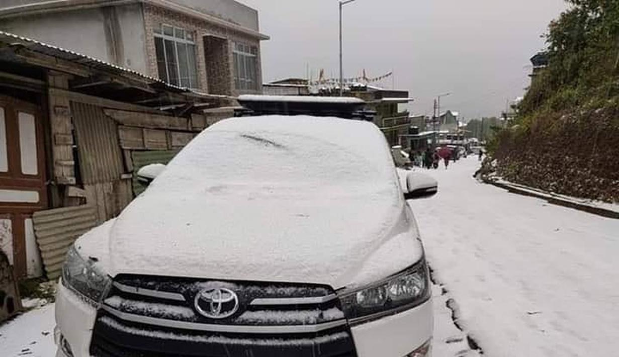 Toyota Innova tertutup salju di India. (Source: Instagram/@toyota_innova_in_the_world)